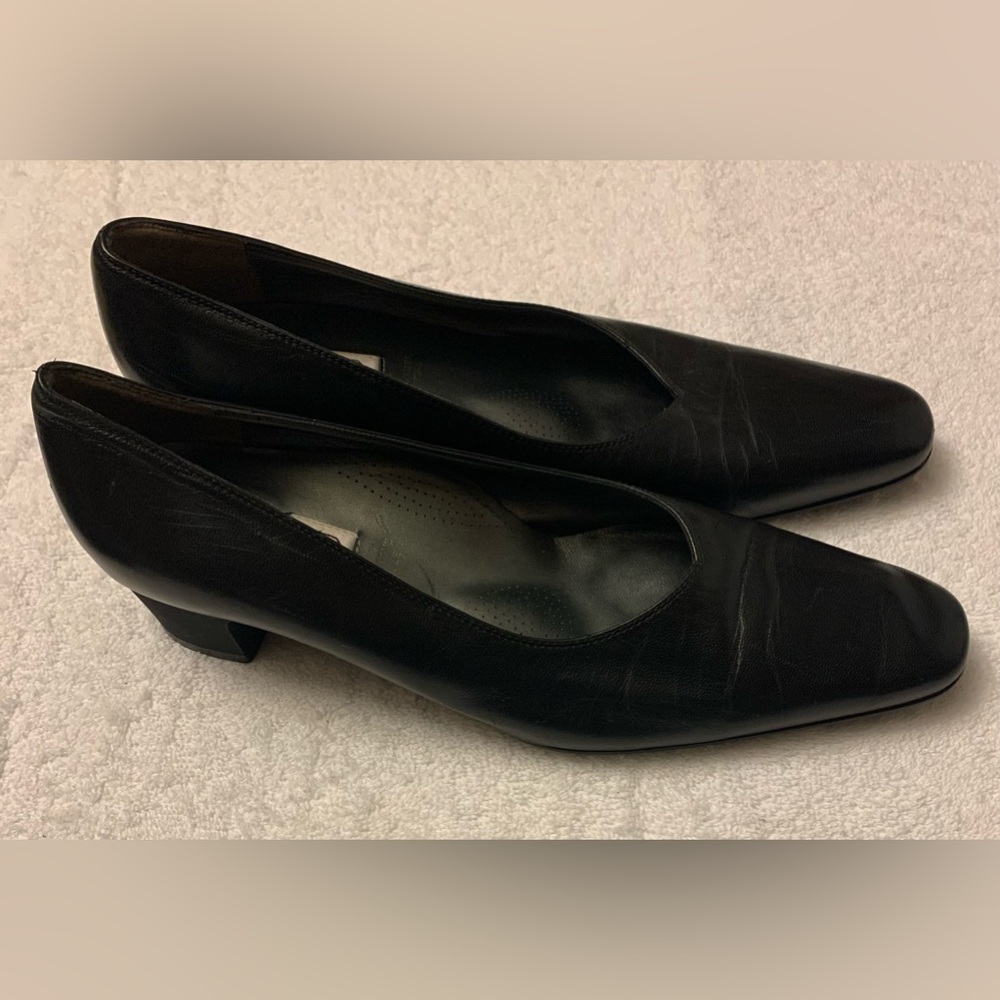 VALLEVERDE Vintage Italian Black Leather Low Heel Pump For Women Size 9.5